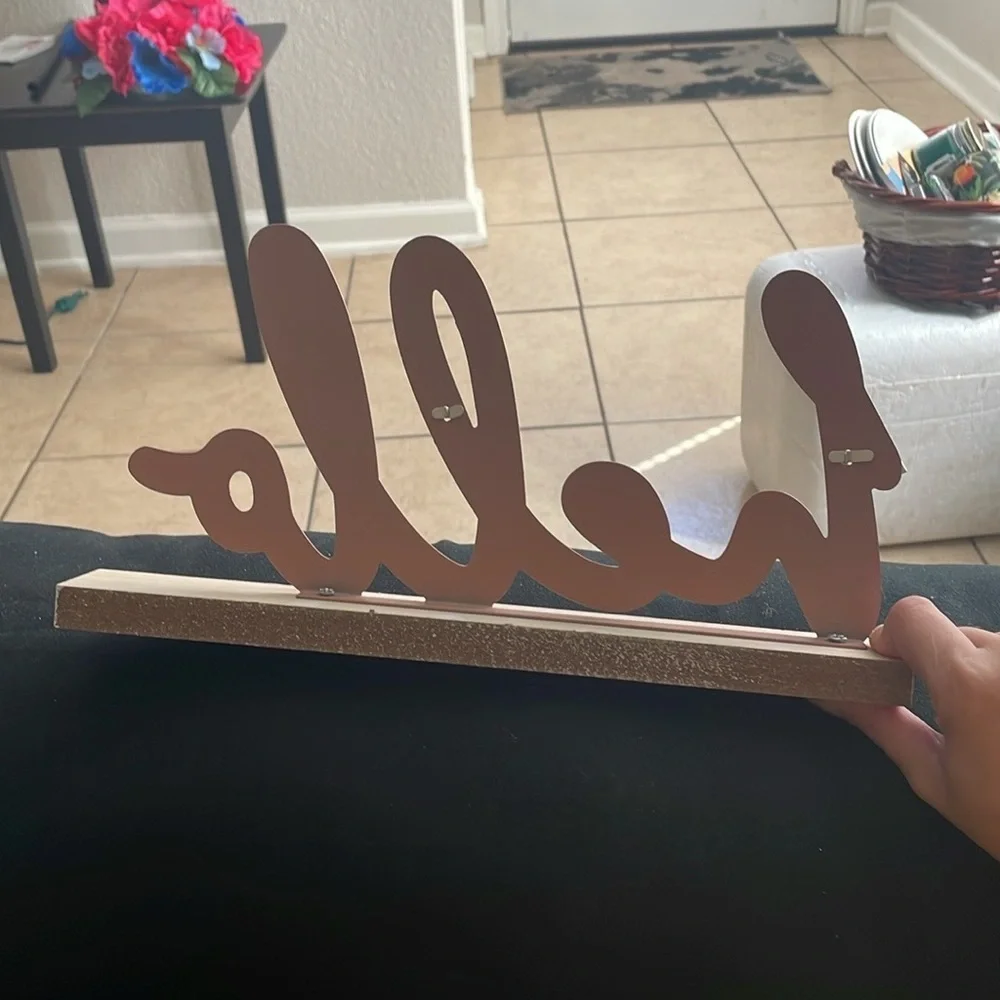 Pink 'Hello' Decorative Sign - Picture 4 of 4